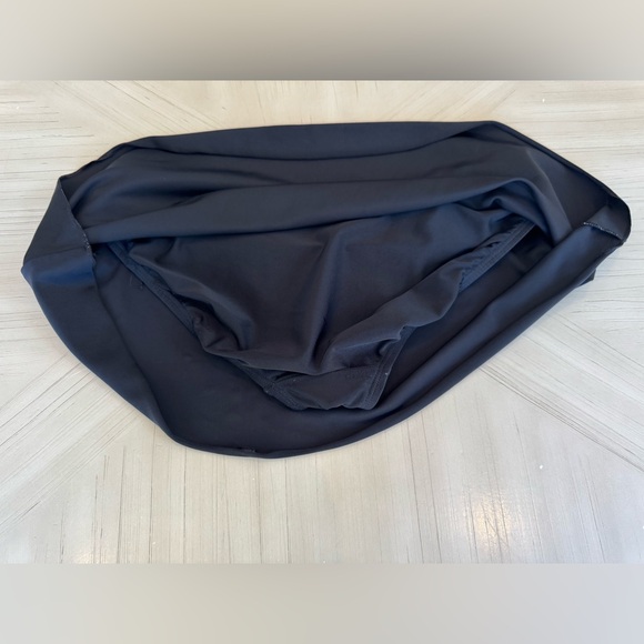 Kona Sol Swim Skirtini - Solid Black Size M - EUC! - Picture 11 of 11